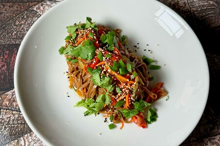 Гречневая лапша с овощами