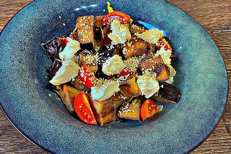 Салат с хрустящим баклажаном