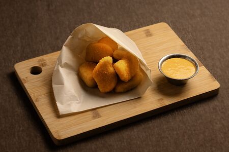 Наггетсы из цыпленка с соусом 