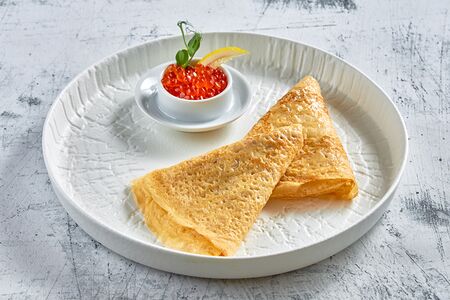 Красная икра с блинчиками