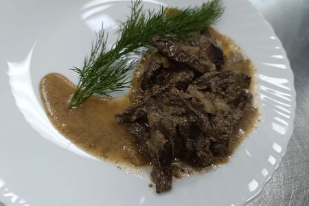 Печень говяжья по-строгановски