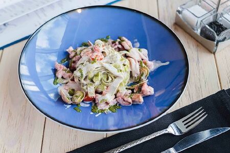 Феттуччине с креветками, кальмарами, мидиями и вонголе