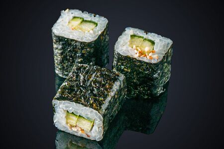 Маки с огурцом