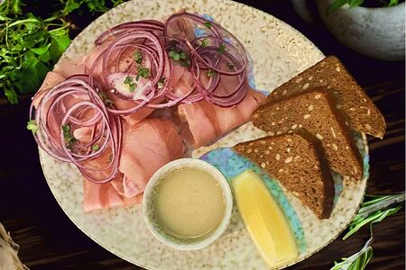 Строганина из пеламиды