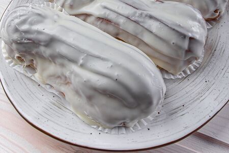 Эклер со сливочным кремом