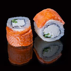 Запеченная филадельфия под соусом Манго-чили