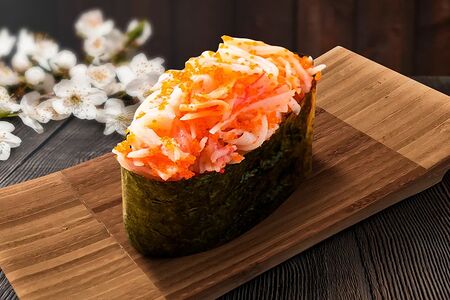 Суши нигири со снежным крабом