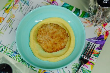 Котлета куриная с пюре