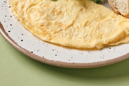 Омлет с сыром и томатами 