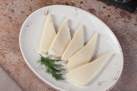 Сыр сулугуни молочный