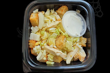 Салат с куриным филе и ананасами и домашним майонезом