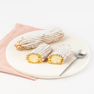 Эклер с заварным кремом