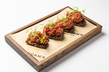 Тартар из говядины с вялеными томатами