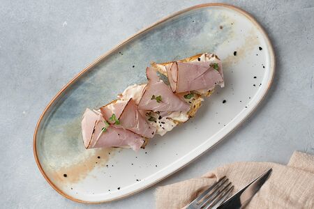 Брускетта с тамбовским окороком