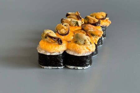 Запеченный с мидиями