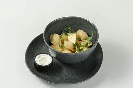 Пельмени со сметаной