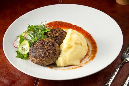 Домашние котлеты с картофельным пюре