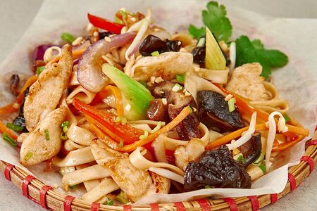 Удон с курицей и домашним терияки