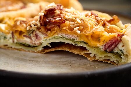 Тарт сытный Бекон и шпинат