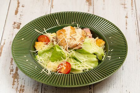 Салат Цезарь с курицей