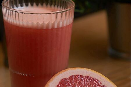 Свежевыжатый грейпфрутовый сок