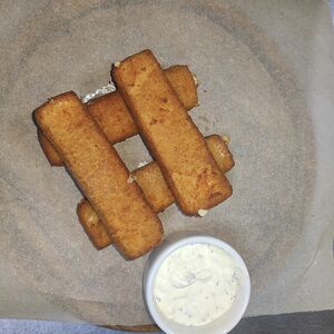 Сырные палочки с соусом тартар