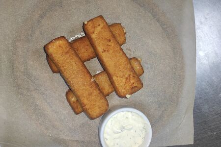 Сырные палочки с соусом тартар