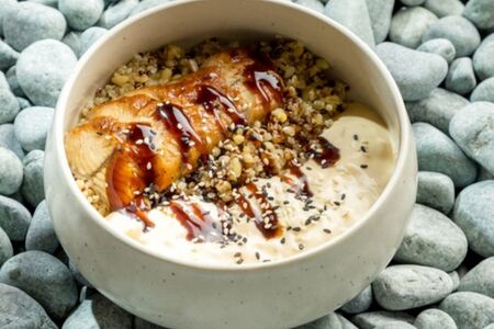 Угорь с киноа, булгуром и муссом из угря