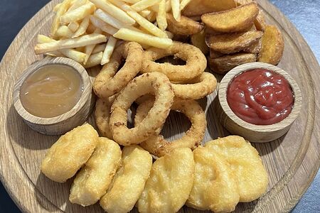 Наггетсы и 3 закуски