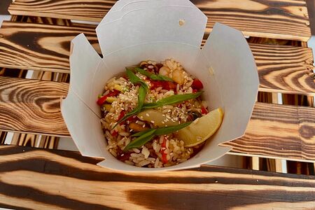 Вок с курицей и рисом