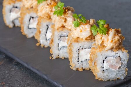 Ролл с гребешком