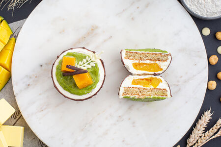 Кокосовый десерт с лаймом и манго