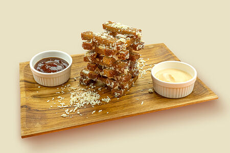 Гренки с чесноком и сыром