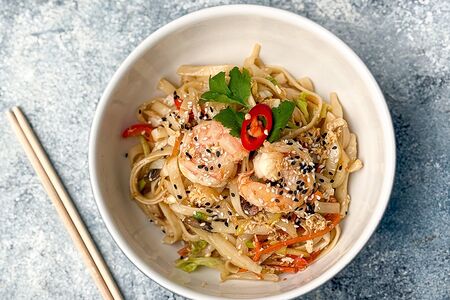 Удон с морепродуктами и устричным соусом