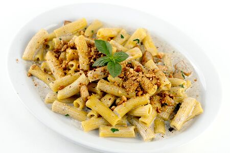 Ригатони с белыми грибами