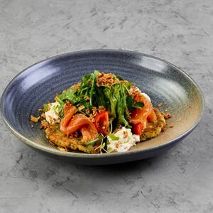 Оладьи из кабачков с семгой и сырным кремом