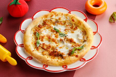 Детская мини-пицца с курой и сыром