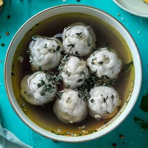 Куриный бульон с пельмешками