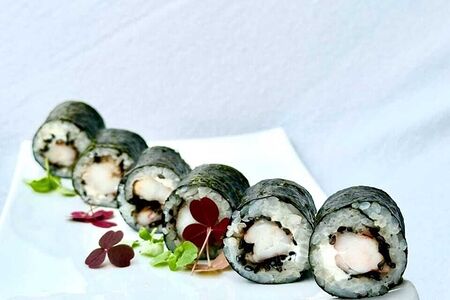 Классический ролл с креветкой