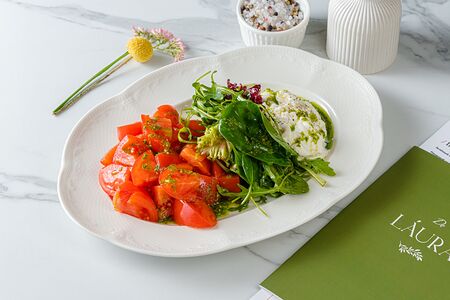 Страчателла с розовыми томатами