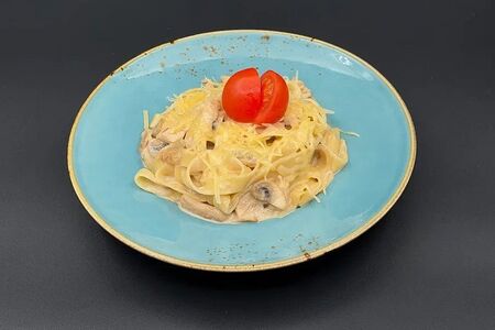 Фетучини с курицей и грибами