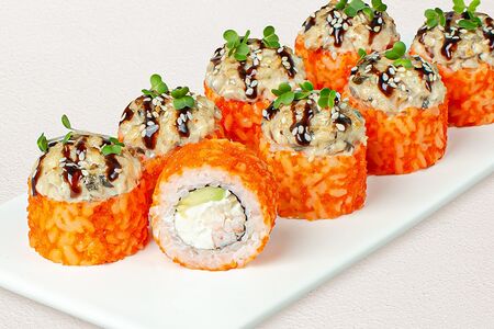 Шеф-ролл с угрем и креветкой