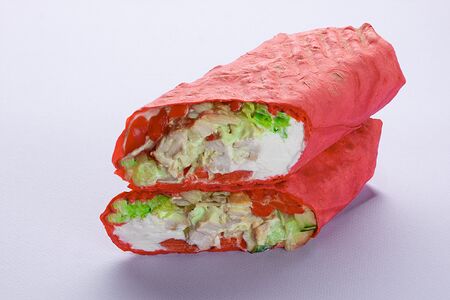 Шаверма со сливочным сыром, обжаренным куриным филе и свежими овощами