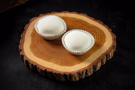 Вагаси Моти с клубникой