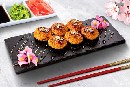 Запеченный Люкс с угрем и авокадо