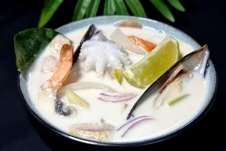 Том кха с морепродуктами 