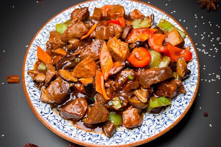 Говядина жареная с грибами