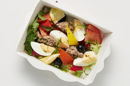 Салат с тунцом