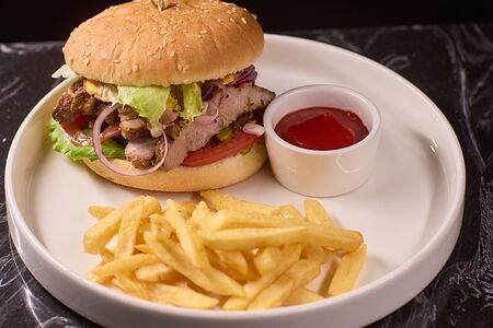 Со свининой 