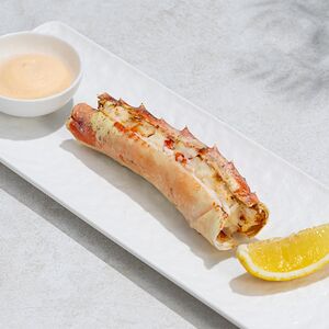 Запечённая фаланга камчатского краба со страчателлой 